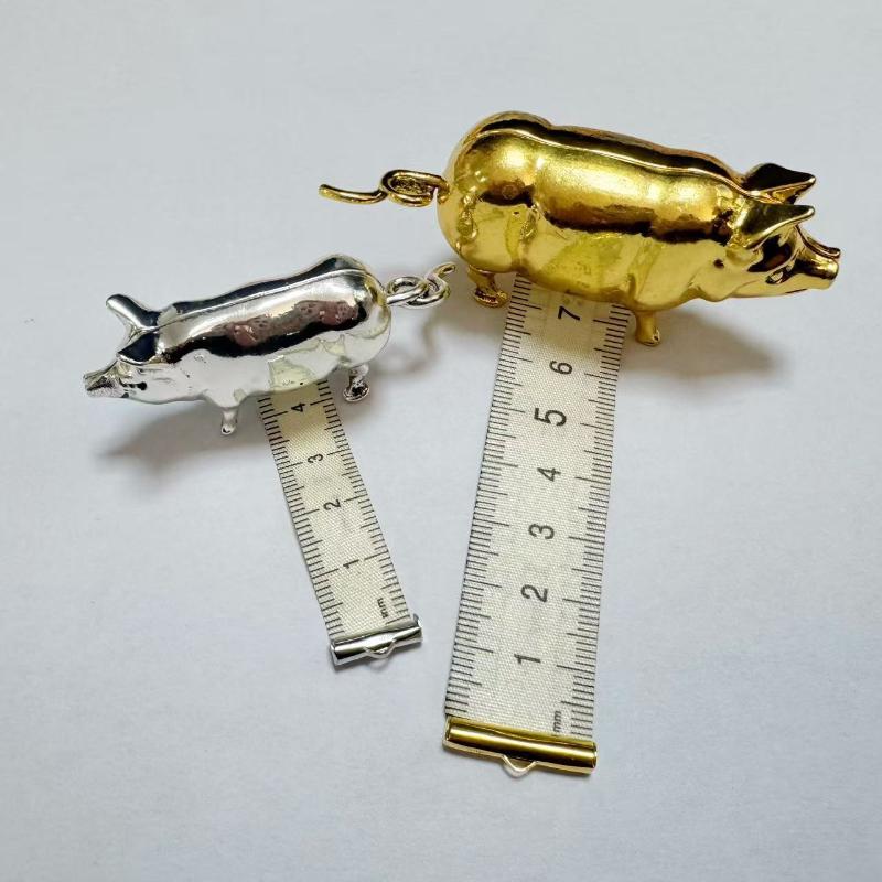 Tape Measure - ตลับเมตรวินเทจรูปทรงหมู ขนาดเล็ก ทำจากโลหะ ยืดหยุ่นได้ พกพาสะดวก เหมาะสำหรับงาน